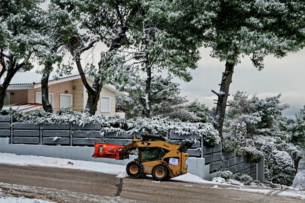 Χρήσιμες συμβουλές για οδηγούς και πεζούς για να αντιμετωπίσουν την κακοκαιρία “Ελπίς”