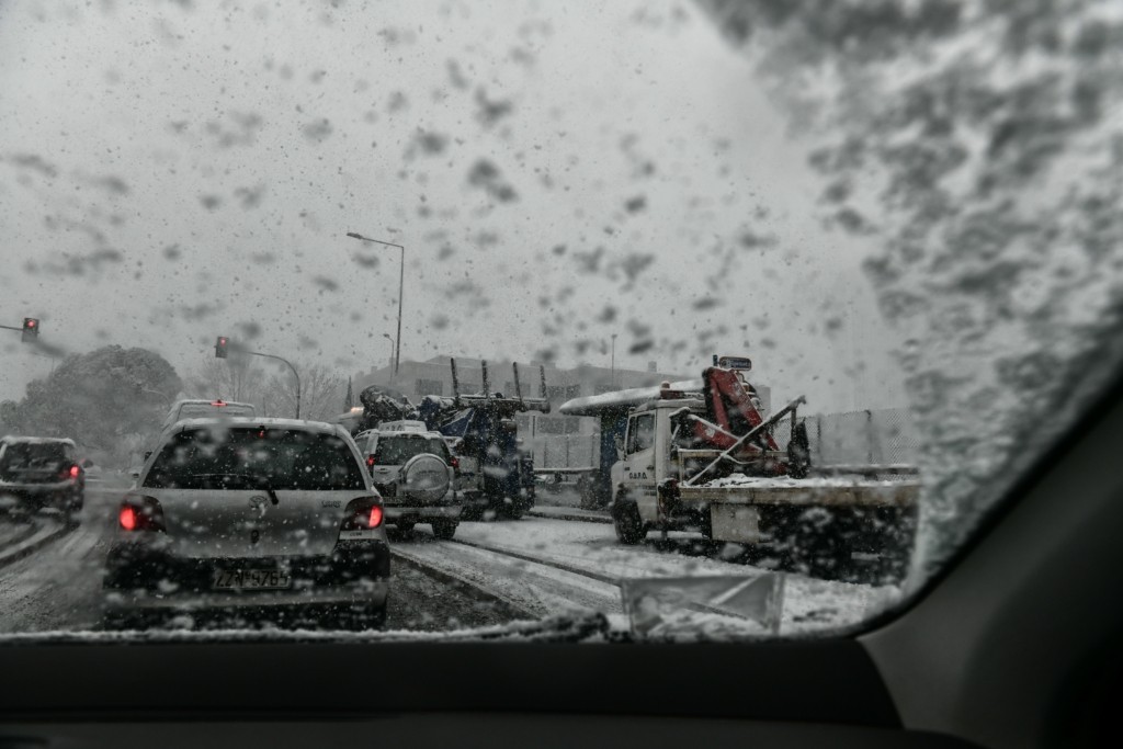 Έκλεισε η Εθνική Οδός πάνω από τη λεωφόρο Αθηνών