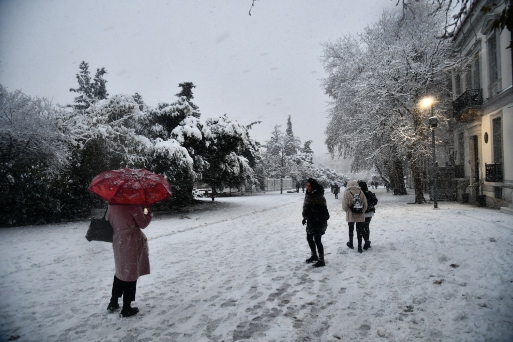 Επιμένει για χιόνια ακόμα και σε παραθαλάσσιες περιοχές ο Μαρουσάκης – Τα δύο στάδια της κακοκαιρίας