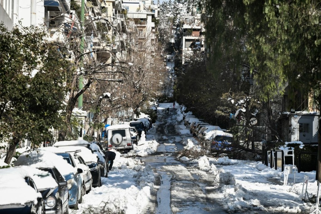 “Παγοδρόμια” οι δρόμοι της Αθήνας – Επικίνδυνη η Τετάρτη για όλους του πολίτες – Που θα συνεχιστούν τα χιόνια
