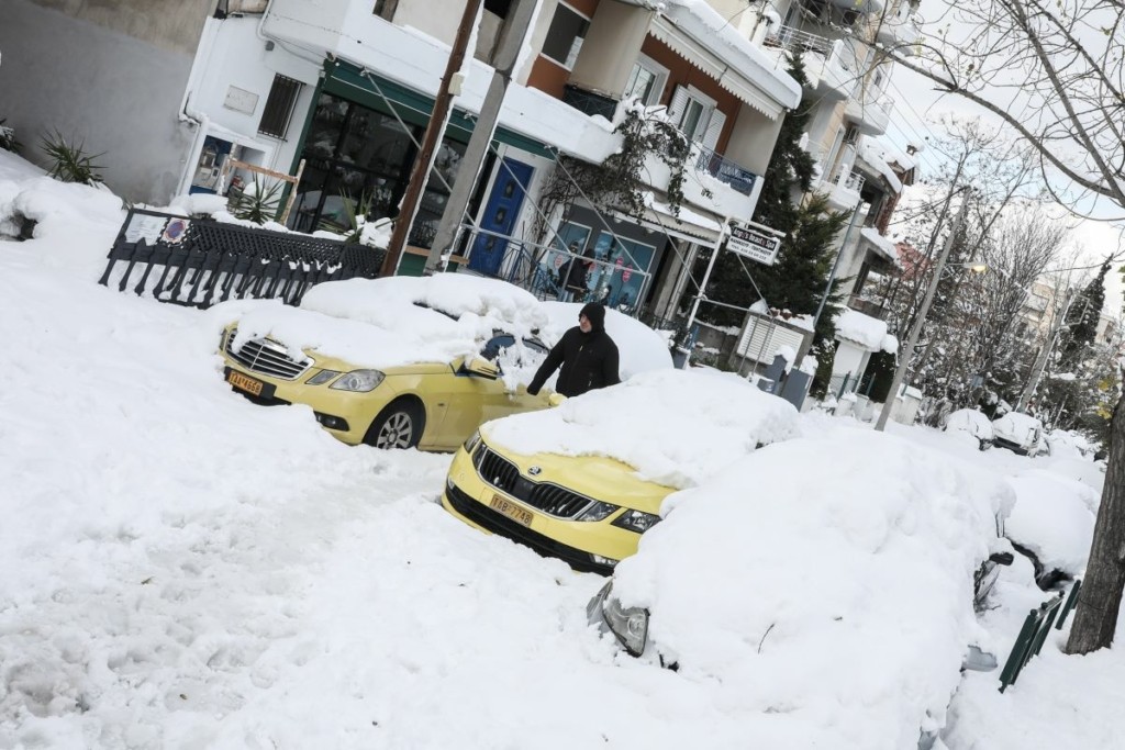 Τραγική στιγμή στην Ανθούσα – Νεκρή γιαγιά για περισσότερες από 24 ώρες και δεν μπορεί να την παραλάβει το γραφείο τελετών