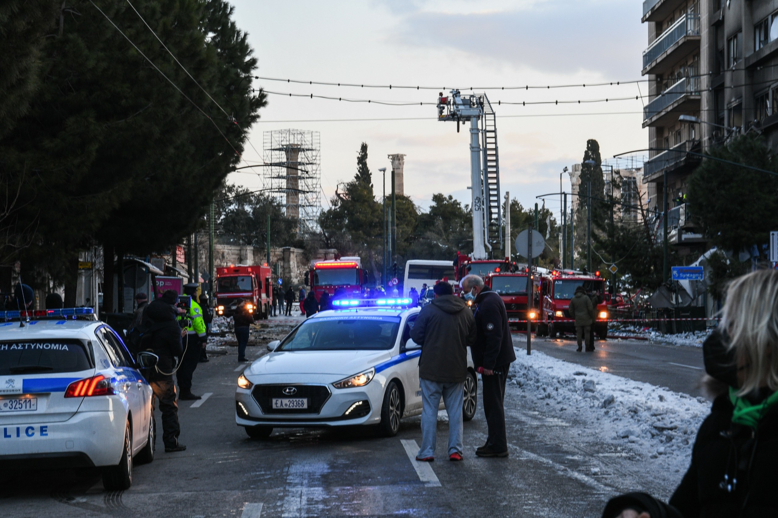 Όπλα και φυσίγγια βρέθηκαν στο σπίτι του 78χρονου που τραυματίστηκε από την έκρηξη στη Λ. Συγγρού (vids)