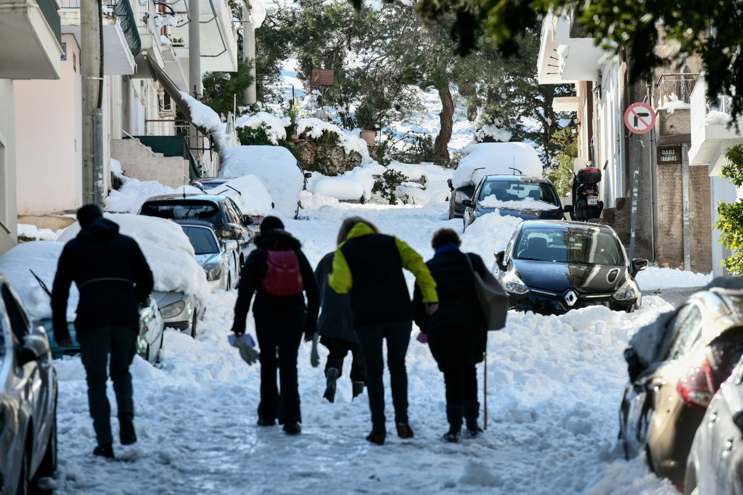 Έκτακτο δελτίο επιδείνωσης του καιρού – Θυελλώδεις άνεμοι, βροχές και καταιγίδες θα σαρώσουν τη χώρα