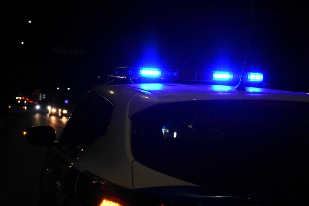 Προσπάθησε να εγκαταλείψει τον οδηγό μηχανής που χτύπησε με το αμάξι του αλλά τον “πρόλαβε” η αστυνομία