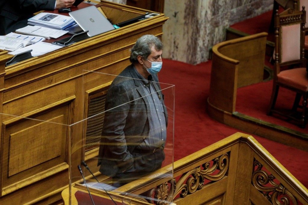 Μπάχαλο η Βουλή – Ο Πολάκης είχε κάνει κατάληψη στο βήμα και έμενε εκεί αμίλητος – Έξαλλος ο Πρόεδρος του Σώματος (vid)