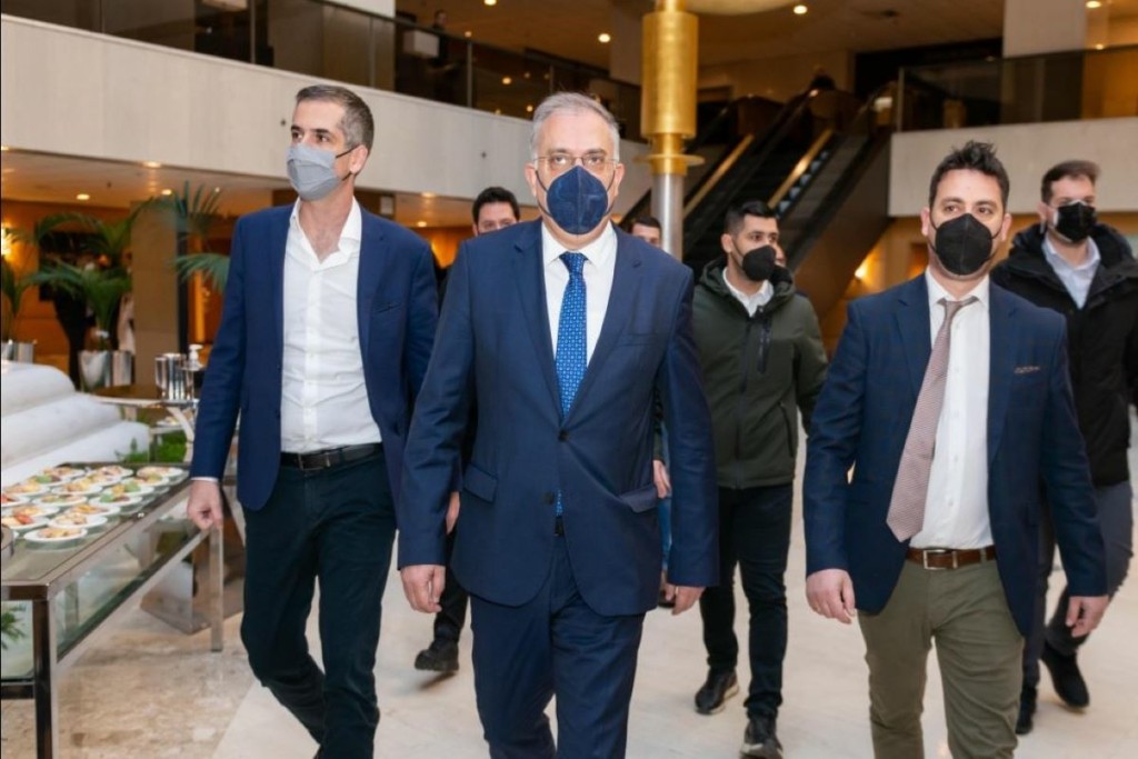 Θεοδωρικάκος – “Λύνουμε χρόνια αιτήματα των αστυνομικών”