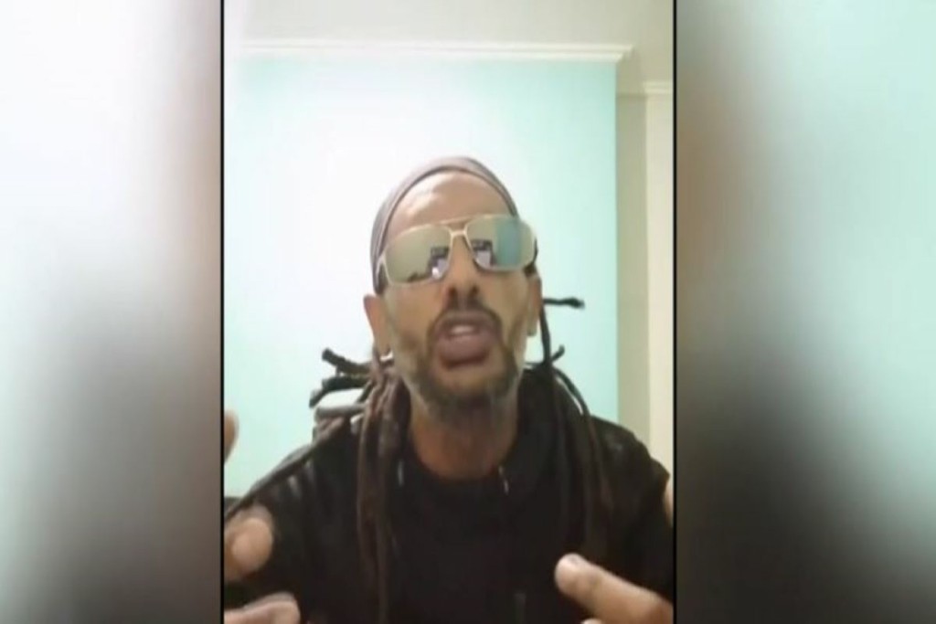 Τράπερ δημιουργεί αντιεμβολιαστικό τραγούδι με ελληνικούς στίχους και αποκαλεί τους εμβολιασμένους “πρόβατα” (vid)