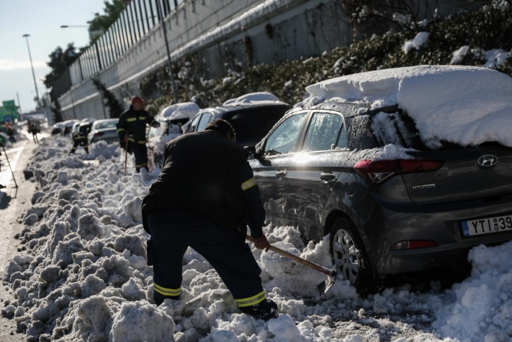 Η πρώτη δημοσκόπηση για την κακοκαιρία “Ελπίς” – Οργή των πολιτών για το φιάσκο στην Αττική οδό (vid)