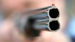 Αίγιο: Ο 46χρονος πυροβόλησε με καραμπίνα τους 4 ανήλικους γιατί έκαναν φασαρία – Τι δείχνουν τα στοιχεία της ΕΛΑΣ