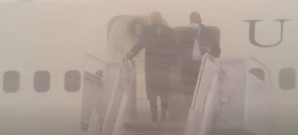 Η χιονοθύελλα “εγκλώβισε” τον Μπάιντεν στο Air Force One! (vid)