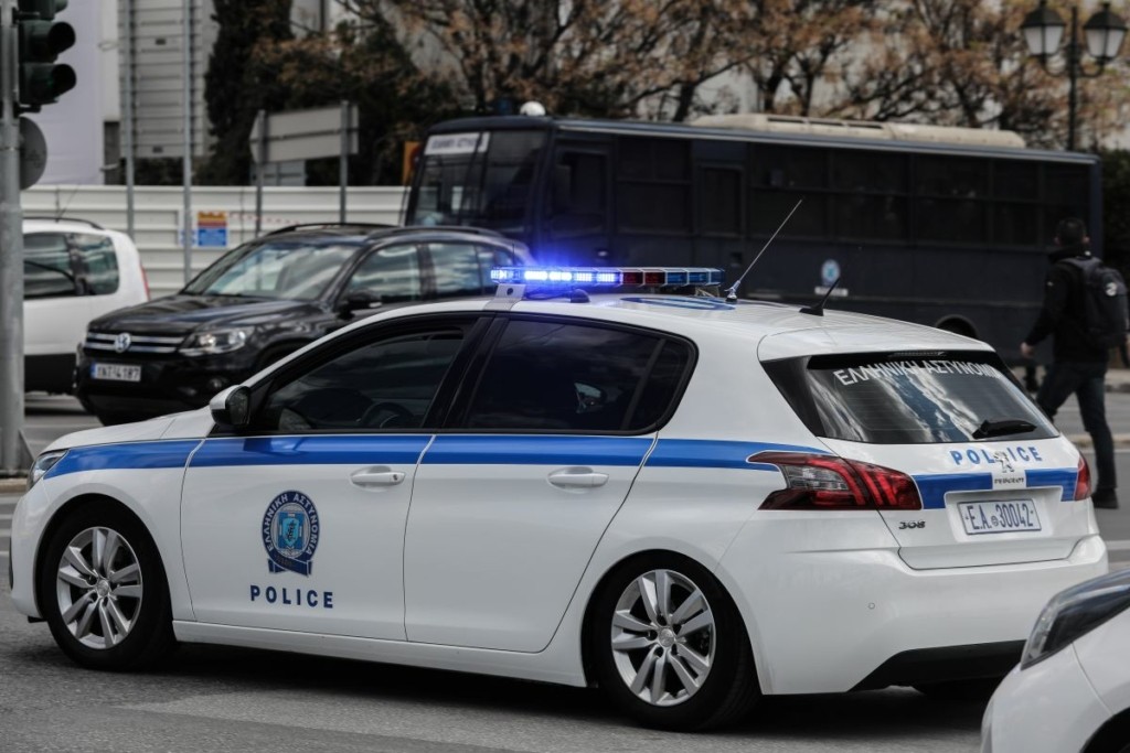 Καταγγελία – σοκ στη Θεσσαλονίκη – “Προσποιήθηκαν τους αστυνομικούς για να με ληστέψουν”