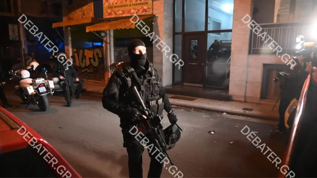 Αίσιο τέλος στον Άγιο Παντελεήμονα – Συνελήφθη ο δράστης μετά από επιχείρηση των ΕΚΑΜ (pics&vid)