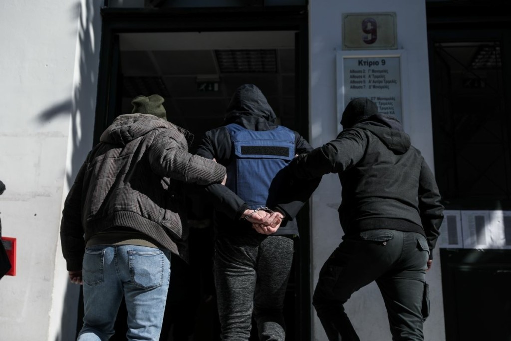 Προφυλακίστηκε ο 46χρονος που ξυλοκόπησε άγρια τη σύντροφο του στην Αργυρούπολη
