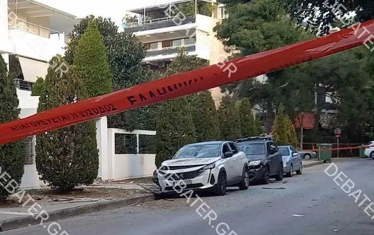 Συναγερμός στη Γλυφάδα – Έκρηξη εκρηκτικού μηχανισμού σε συγκρότημα κατοικιών – Ζημιές σε αυτοκίνητα