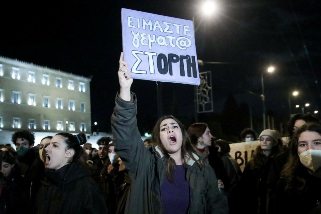 “Εμείς σε πιστεύουμε” – Πλήθος κόσμου στη συγκέντρωση συμπαράστασης στη Γεωργία Μπίκα (pics)