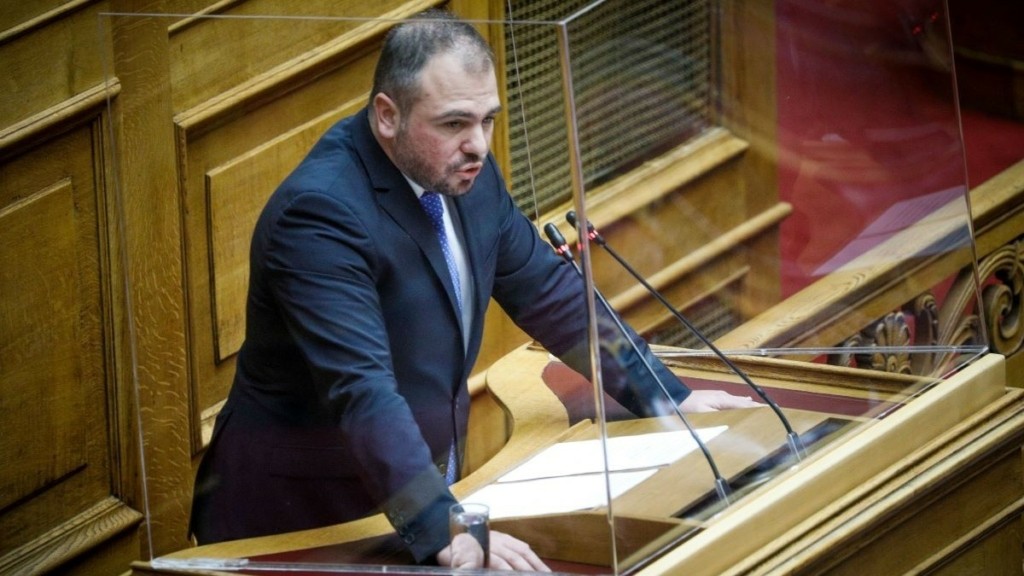 Η συγκλονιστική “μάχη” του βουλευτή Φίλιππου Φόρτωμα με τον κορονοϊό – “Η διασωλήνωση με έχει πάει πολύ πίσω” (vid)