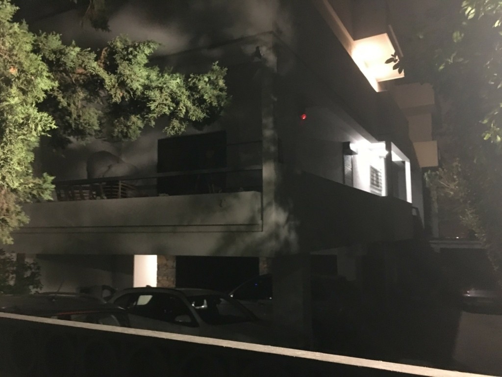 Στις φλόγες διαμέρισμα στη Νέα Ερυθραία – Τέσσερις τραυματίες (pics&vid)