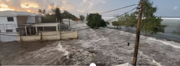 Συναγερμός στη Νέα Ζηλανδία μετά από έκρηξη ηφαιστείου – Προειδοποίηση για τσουνάμι (vids)