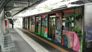 ΗΣΑΠ: Συρμός ακινητοποιήθηκε μεταξύ Καλλιθέας και Ταύρου – Δύο άτομα μπήκαν για να κάνουν γκράφιτι