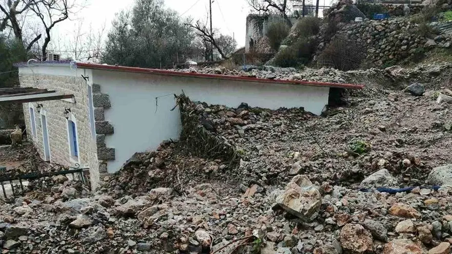 Εικόνες “Αποκάλυψης” στην Κάλυμνο από τις βροχές – Σε κατάσταση έκτακτης ανάγκης το νησί (pics)