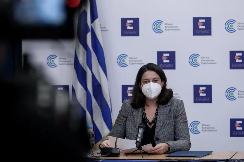 Καταδικάζει την επίθεση σε καθηγητή στην ΑΣΟΕΕ η Κεραμέως – “Θα διερευνηθεί από τις αρμόδιες αρχές”
