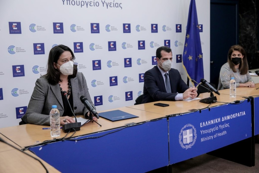 Πώς έφτασε η κυβέρνηση στα νέα μέτρα για τα σχολεία – Τι αλλάζει για εμβολιασμένους και ανεμβολίαστους μαθητές και εκπαιδευτικούς
