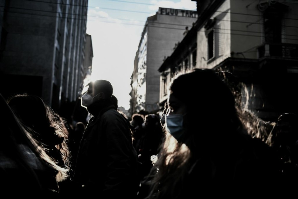 Στα 19.772 τα νέα κρούσματα την Παρασκευή – 72 θάνατοι και 679 διασωληνωμενοι