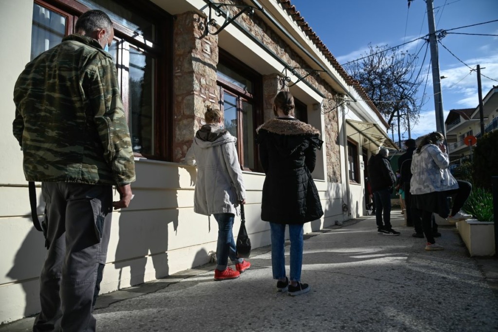 Περισσότερα από 10.000 κρούσματα στην Αττική – Πόσα καταγράφονται σε Θεσσαλονίκη και Λάρισα