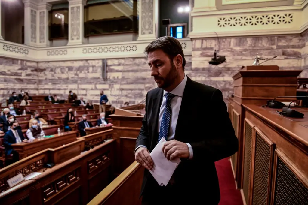 Ανατροπή στη Βουλή – Βρέθηκε λύση για τη “συμμετοχή” Ανδρουλάκη στη συζήτηση για την πρόταση μομφής