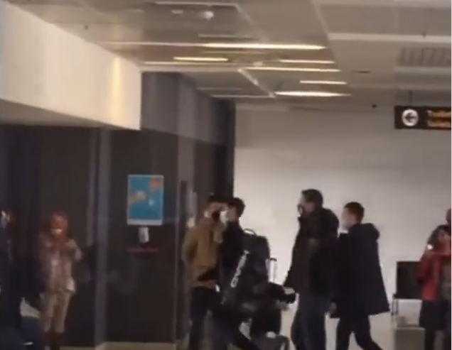 Αποθεώθηκε ο Νόβακ Τζόκοβιτς όταν πάτησε το πόδι του στο Βελιγράδι (vids)