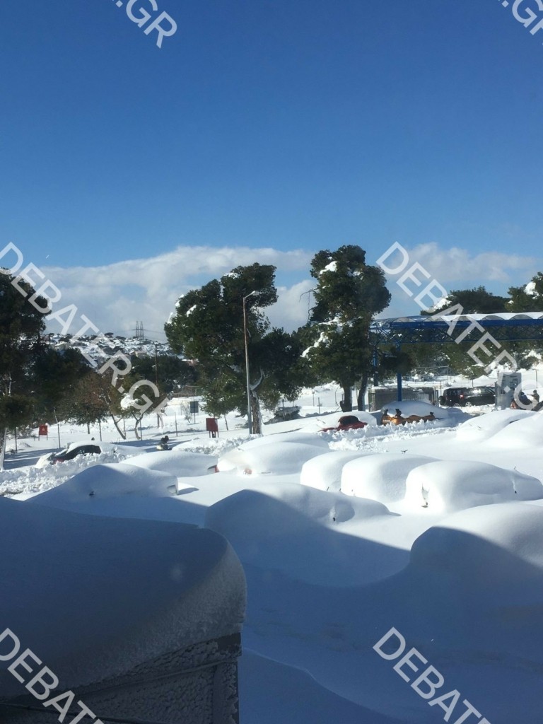Δραματική η κατάσταση στο νοσοκομείο Παίδων Πεντέλης – Το χιόνι σκέπασε τα πάντα (pics)