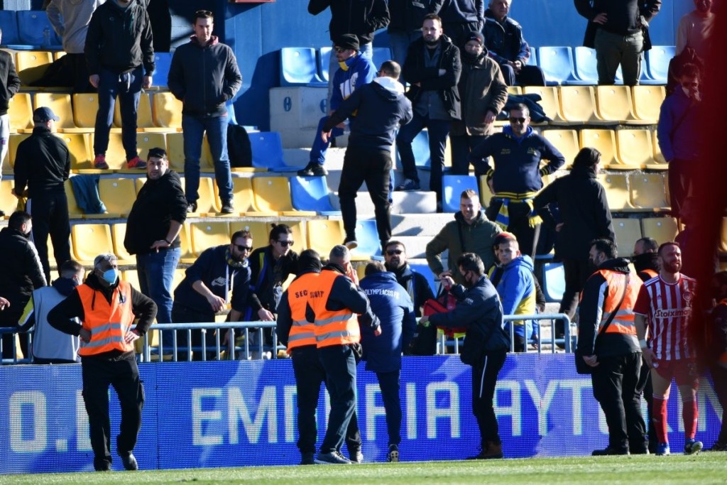 Προσωρινή διακοπή στο Παναιτωλικός – Ολυμπιακός – Λιποθύμησε φίλαθλος (vid)