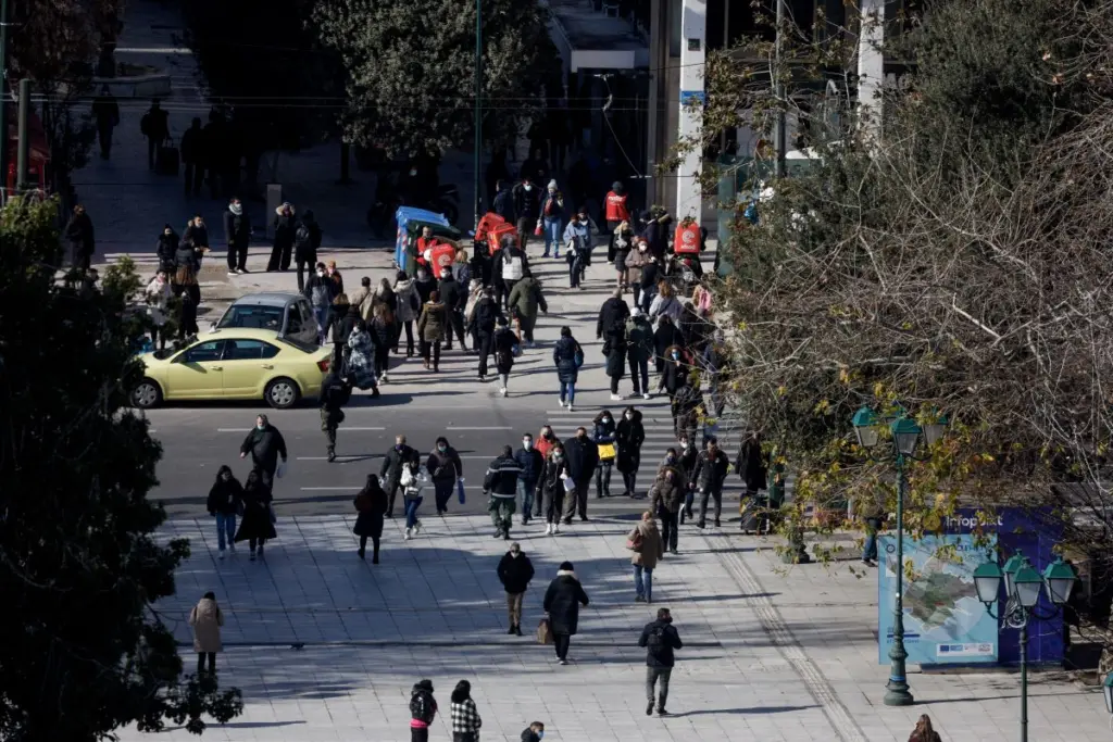 Αισιόδοξο μήνυμα Τζανάκη – “Τζούφια” τα κρούσματα της Όμικρον – Με μέτρα η αύξηση της πληρότητας στα γήπεδα (vid)