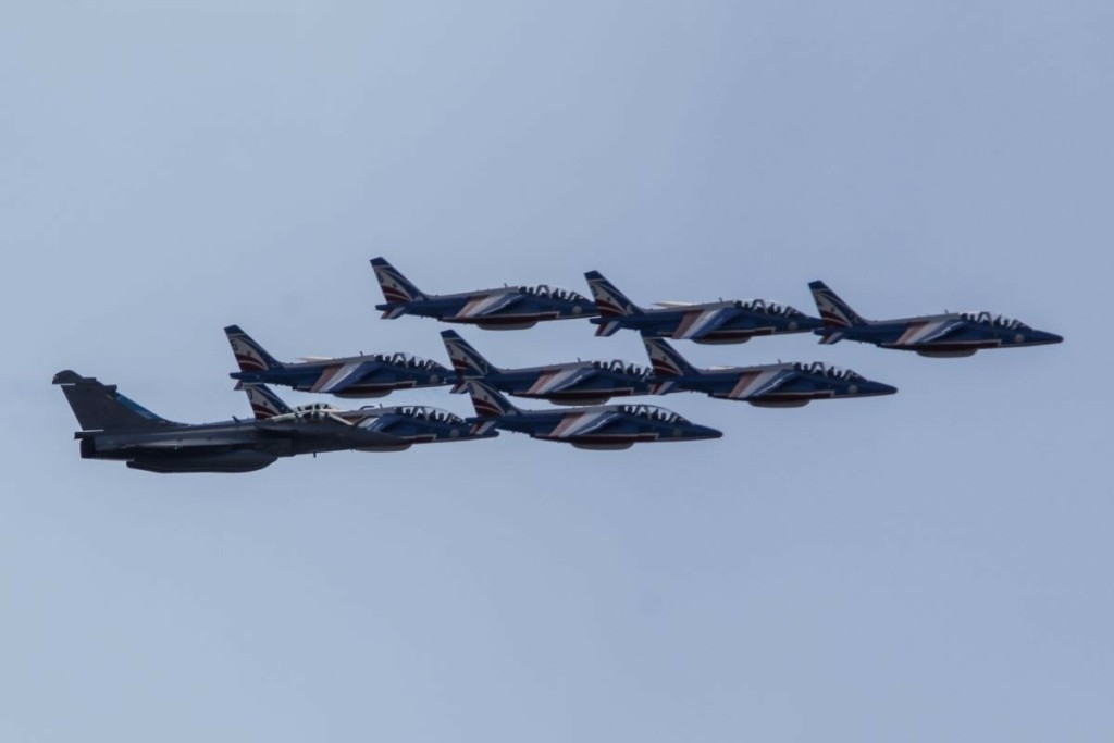 “Έσκισαν” τον αττικό ουρανό τα πρώτα έξι Rafale – Η μεγαλοπρεπής τελετή παραλαβής (vids)