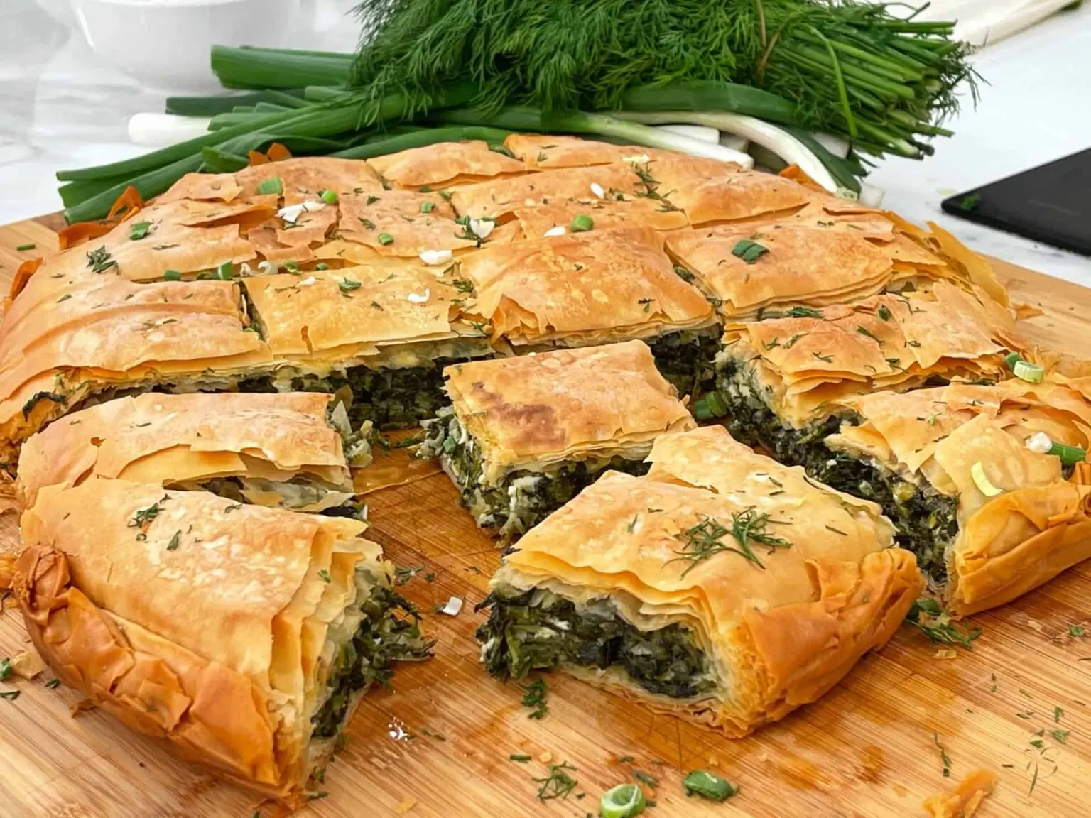 Χορτόπιτα με σπανάκι, τραχανά και μανούρι από τον Πέτρο Συρίγο