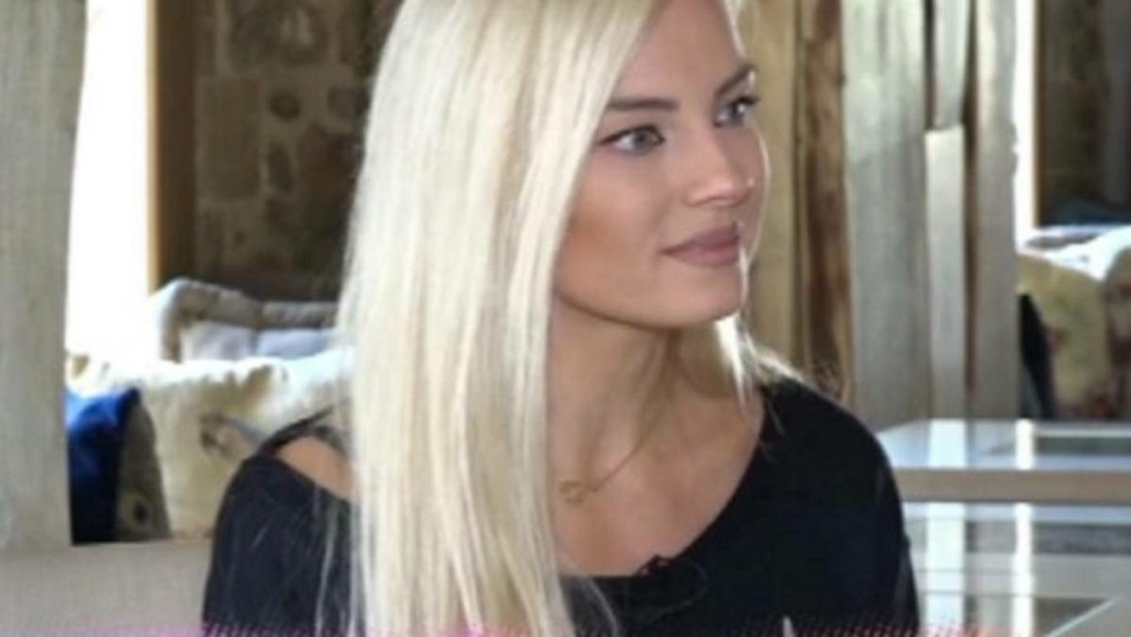 Η Τζούλια Νόβα ανήρτησε τις πρώτες φωτογραφίες με την κορούλα της