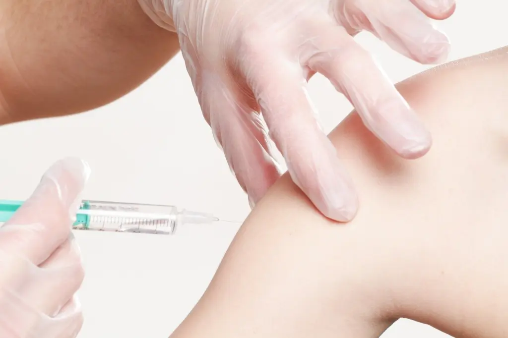 Τρίτη δόση εμβολίου στα παιδιά 12-15 ετών προτείνουν τα CDC στις ΗΠΑ