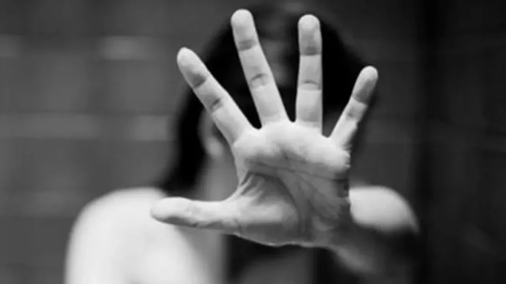 Εφιάλτης για 39χρονη που υπέστη ομαδικό βιασμό – “Έχω σημάδια και στο σώμα και στην ψυχή”