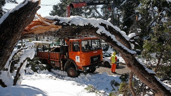 Χαλάνδρι, Βριλήσσια και Νέα Μάκρη χωρίς ρεύμα – Συνεχίζονται οι εργασίες αποκατάστασης (vid)