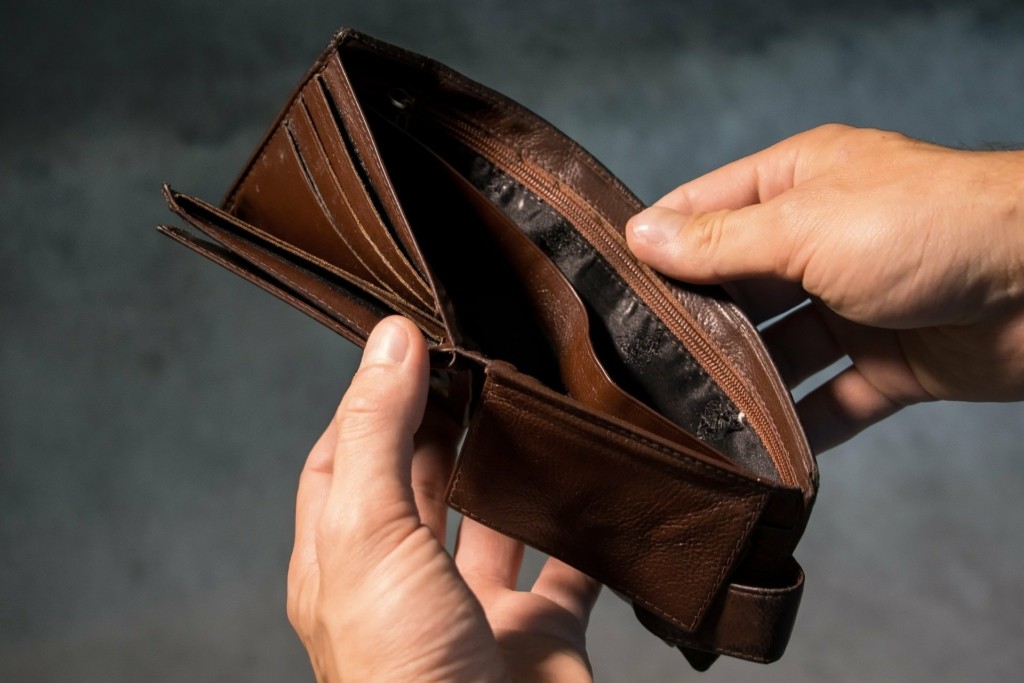 Τι πρέπει να κάνουν όσοι δεν πήραν το εποχικό βοήθημα των 250 ευρώ (vid)