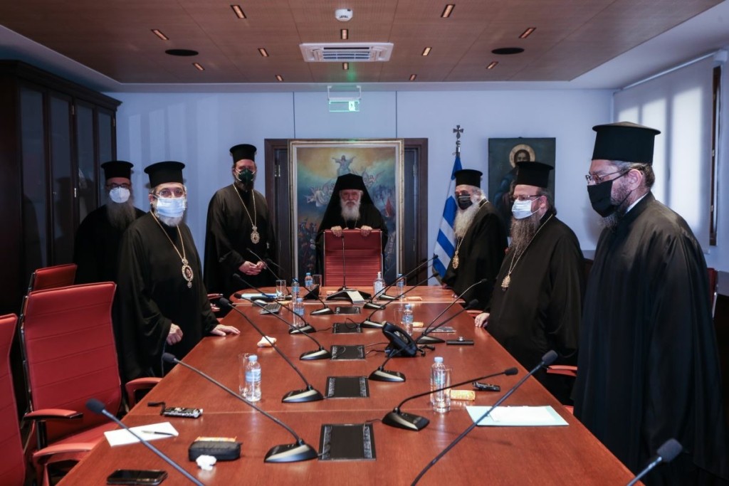 Ιερά Σύνοδος για τους κληρικούς που την συκοφαντούν – “Ο λαός να μην παρασύρεται από τις ύβρεις”