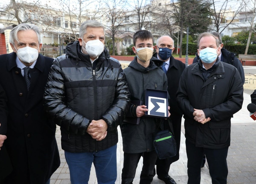Ποιός είναι ο πρώτος 17αρης οδηγός στη χώρα – Οι αλλαγές που θα γίνουν στον τρόπο εξέτασης