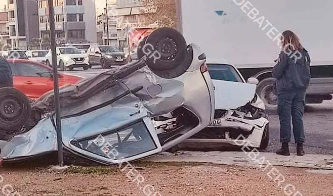 Σοβαρό τροχαίο στην Αλίμου – Αναποδογύρισε αυτοκίνητο (pics&vid)