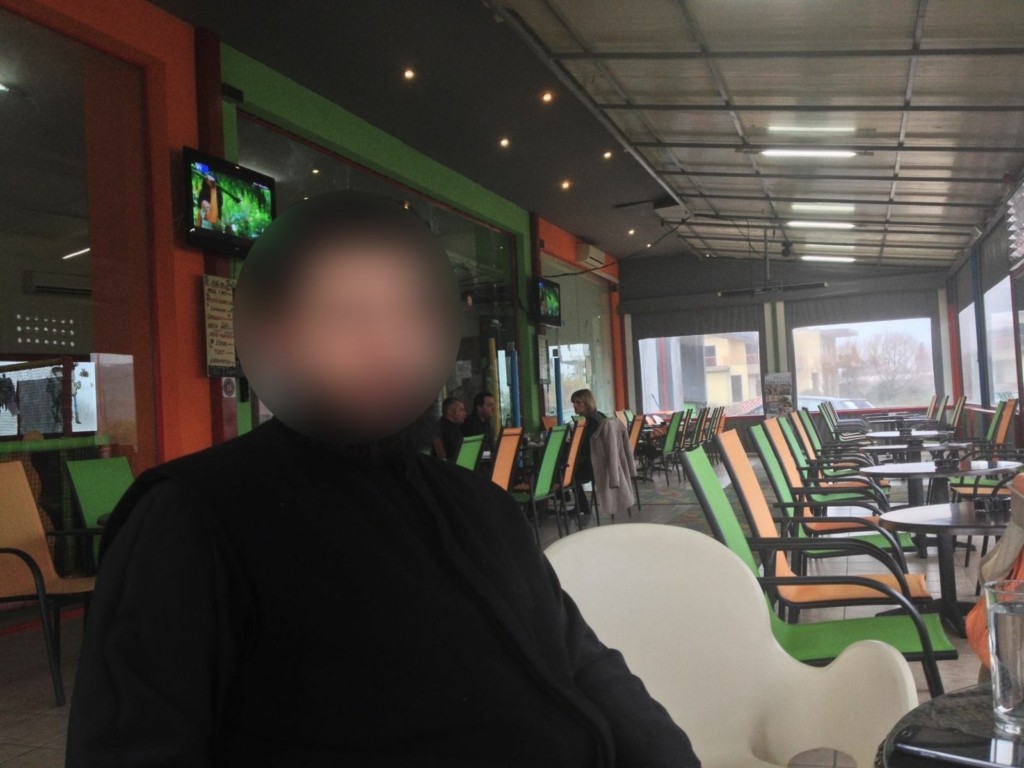 Σοκαρισμένη η οικογένεια του σάτυρου ιερέα στα Κάτω Πατήσια – Η σύζυγός του “σπάει” τη σιωπή της