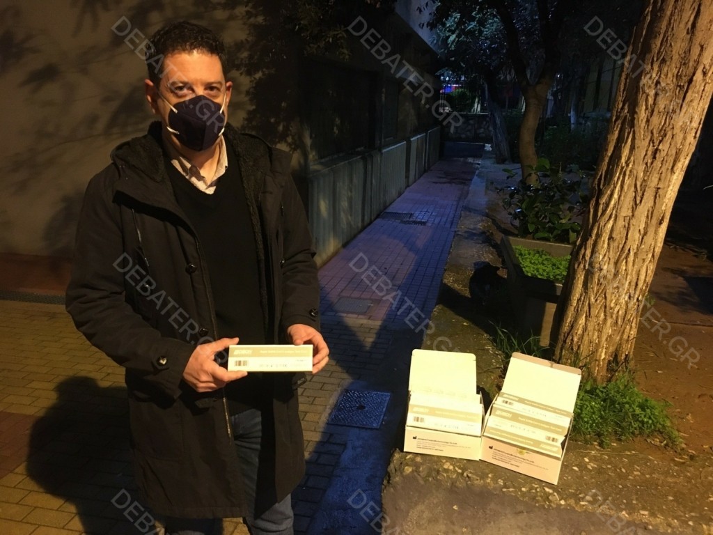Από τις επτά το πρωί η παραλαβή των self test έξω από τα σχολεία – Τα προβλήματα της νέας διαδικασίας (vids)