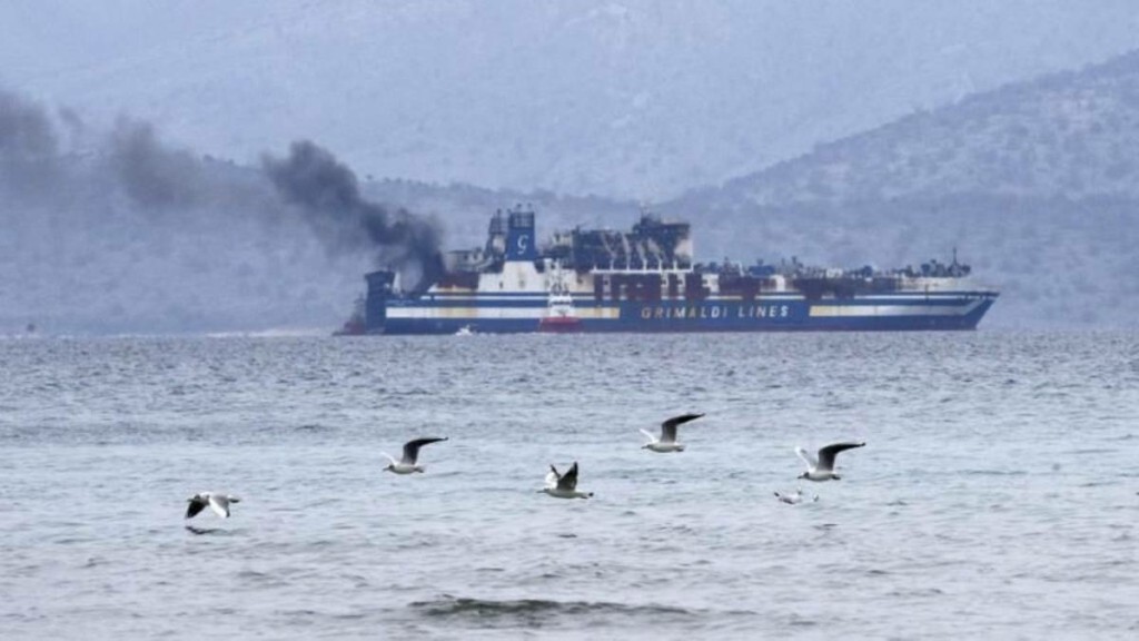 Εν πλω για τον Αστακό το Euroferry Olympia – Σβήνουν οι ελπίδες για επιζώντες (vids)