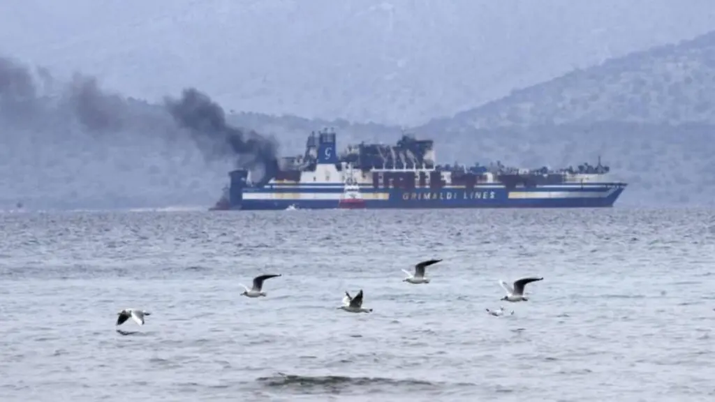 Εν πλω για τον Αστακό το Euroferry Olympia – Σβήνουν οι ελπίδες για επιζώντες (vids)
