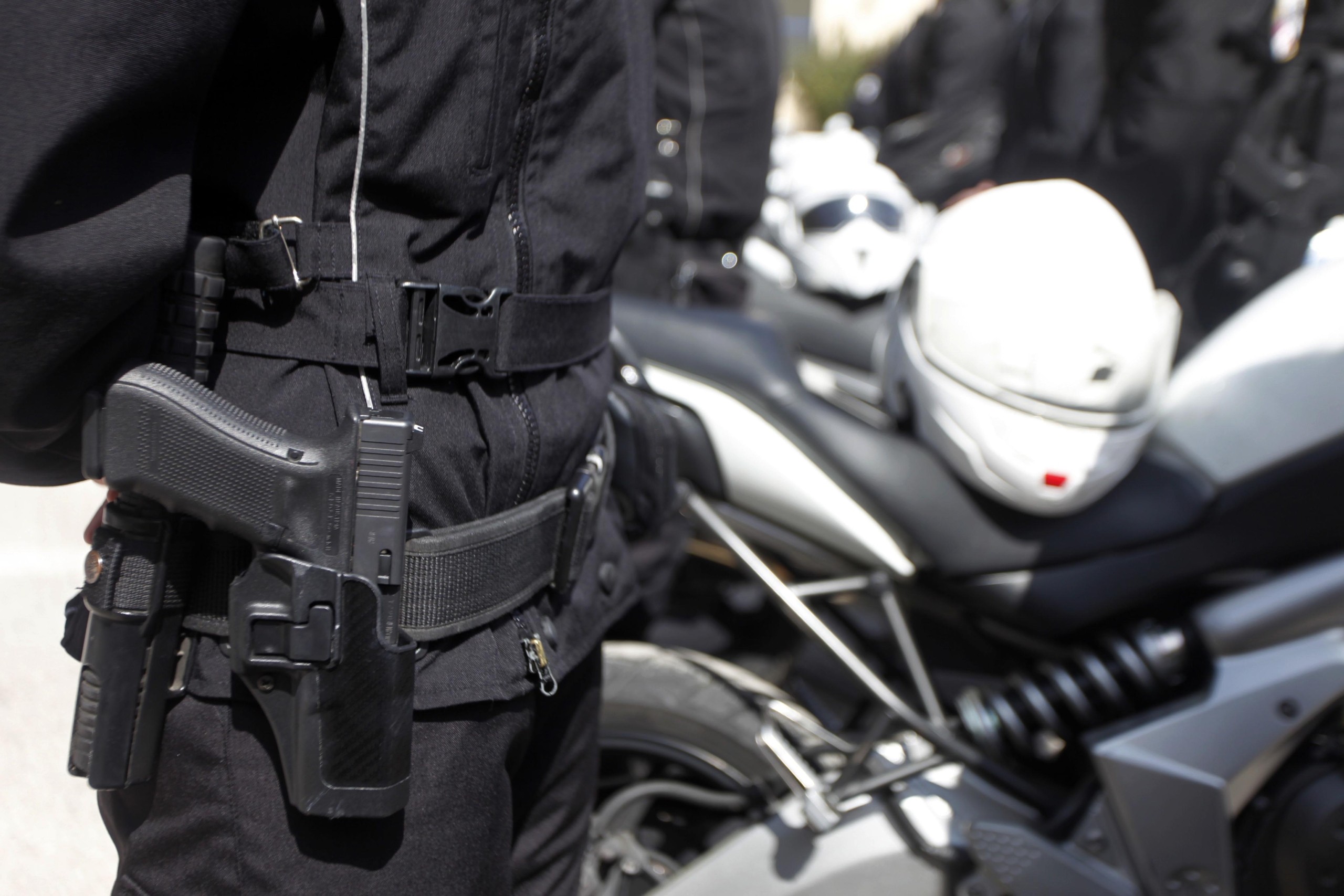 Χειροπέδες σε συμμορία ανηλίκων που λήστευε ψιλικατζίδικα – Ξυλοκόπησαν ιδιοκτήτρια