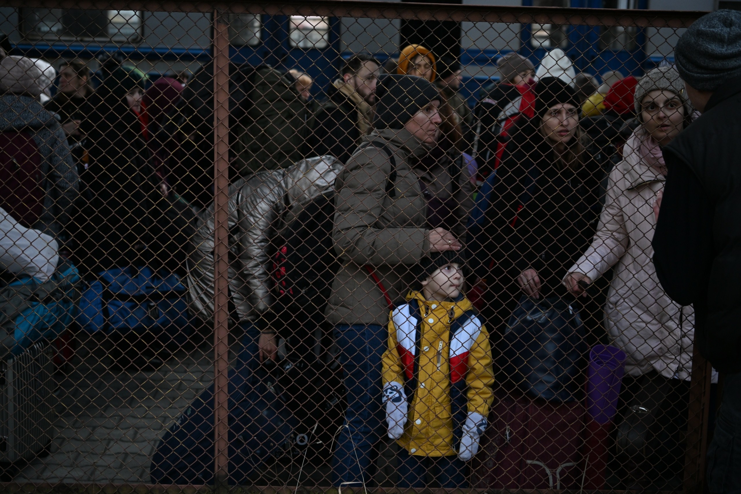 Πάνω από 300.000 Ουκρανοί διέφυγαν σε χώρες της ΕΕ για να γλιτώσουν από τη φρίκη του πολέμου (vids)
