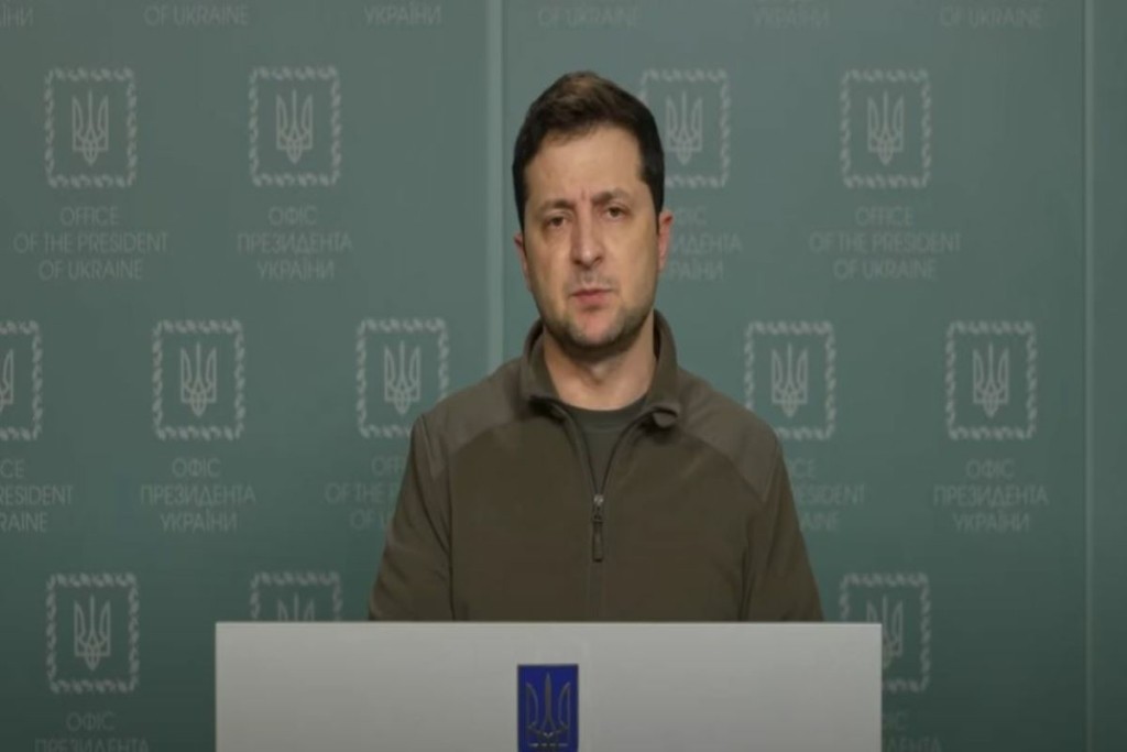 Η Ρωσία “πολιορκεί” το Κίεβο και οι Ουκρανοί αντιστέκονται – “Απόψε κρίνεται η τύχη της χώρας ” λέει ο Ζελένσκι